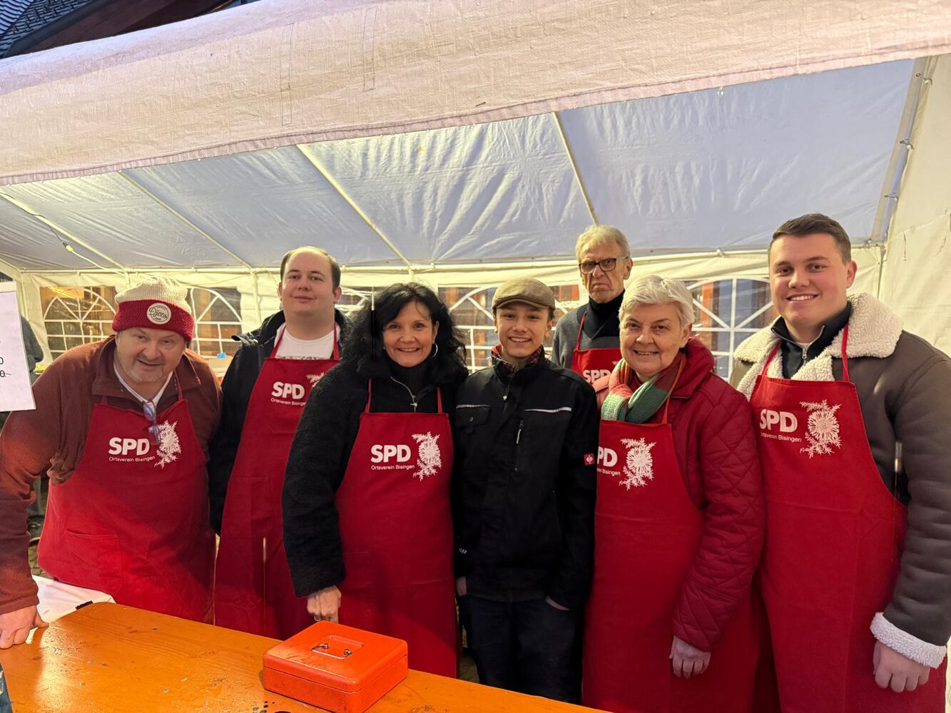 Landtagskandidatin Katja Weiger-Schick beim Weihnachtsmarkt in Bisingen